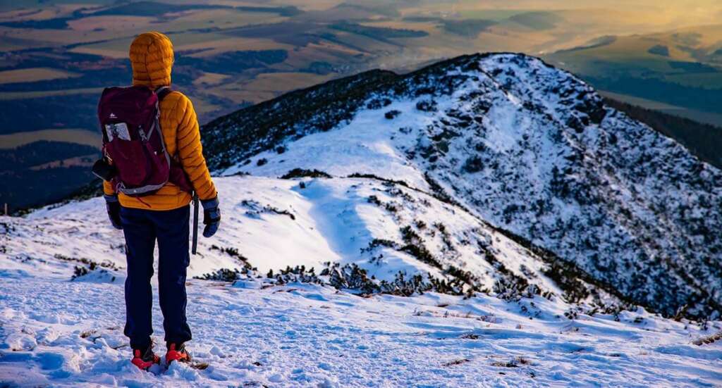 turistka pri vyhlade na Nizke Tatry
