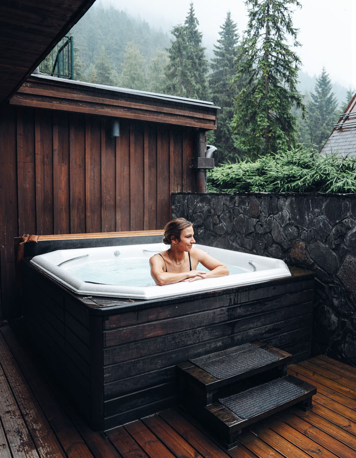 Wellness relaxation in a whirlpool bath in the Tri Studničky Hotel 