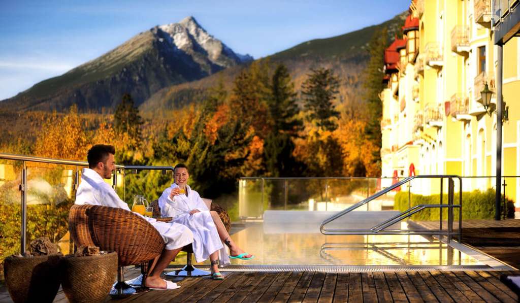 Guests by the pool at Grandhotel Praha in Tatranská Lomnica