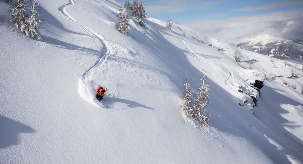 Freeride skier at the Goldeck resort