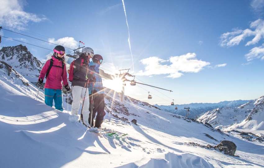 Lyžiari v stredisku Stubai Gletscher