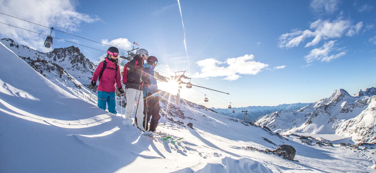 Lyžiari v stredisku Stubai Gletscher