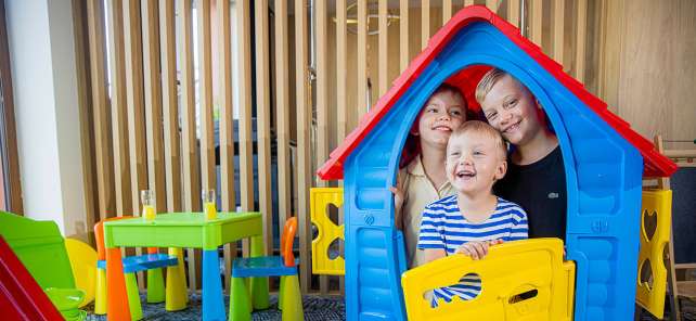Deti v detskom domčeku