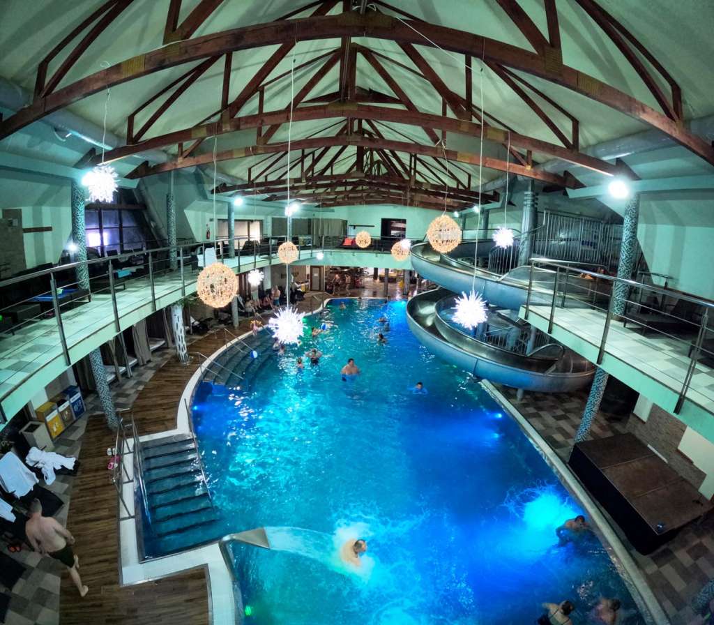 Basen wewnętrzny w aquaparku