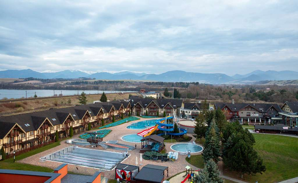 Kilátás a Bešeňová vízi parkra a szálloda szobájából