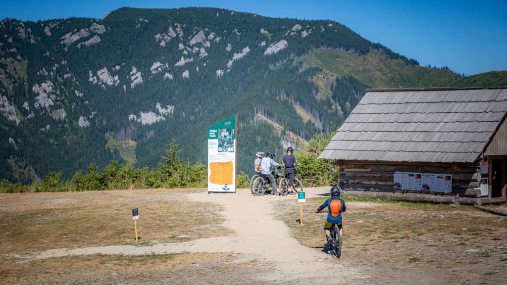 Group of cyclists by the Bike Park Jasná map