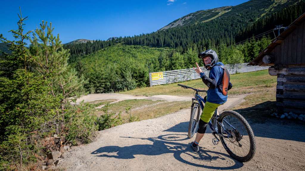 Mountain biker at the start of the Flow trail in Bike Park Jasná
